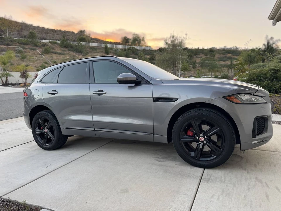 2020 Jaguar F-Pace - Image 2 of 22