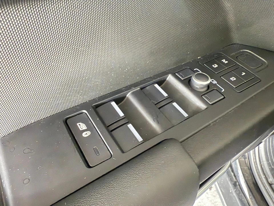 2022 Land Rover Defender V8 - Image 11 of 31