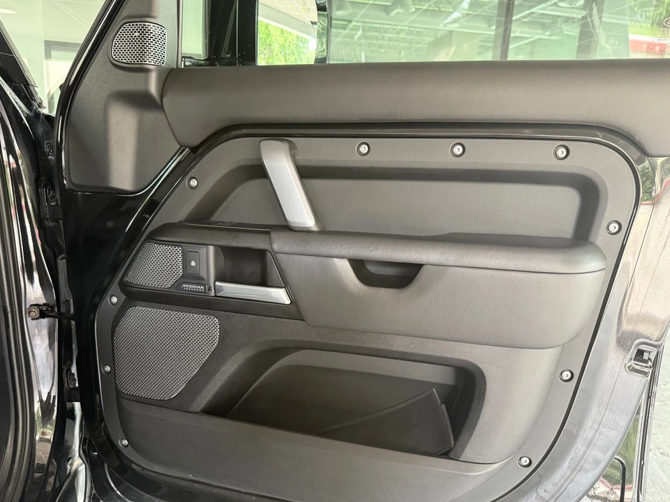 2022 Land Rover Defender V8 - Image 22 of 31