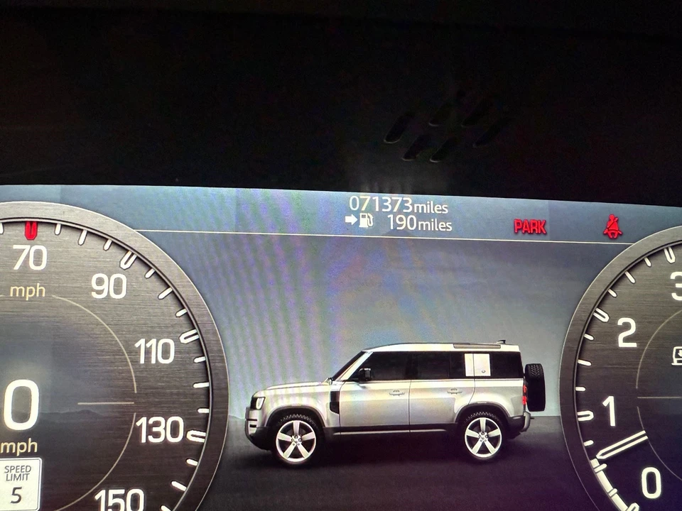 2022 Land Rover Defender V8 - Image 20 of 31