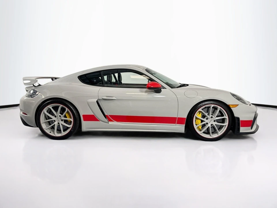 2022 Porsche 718 Cayman GT4 - Image 8 of 27