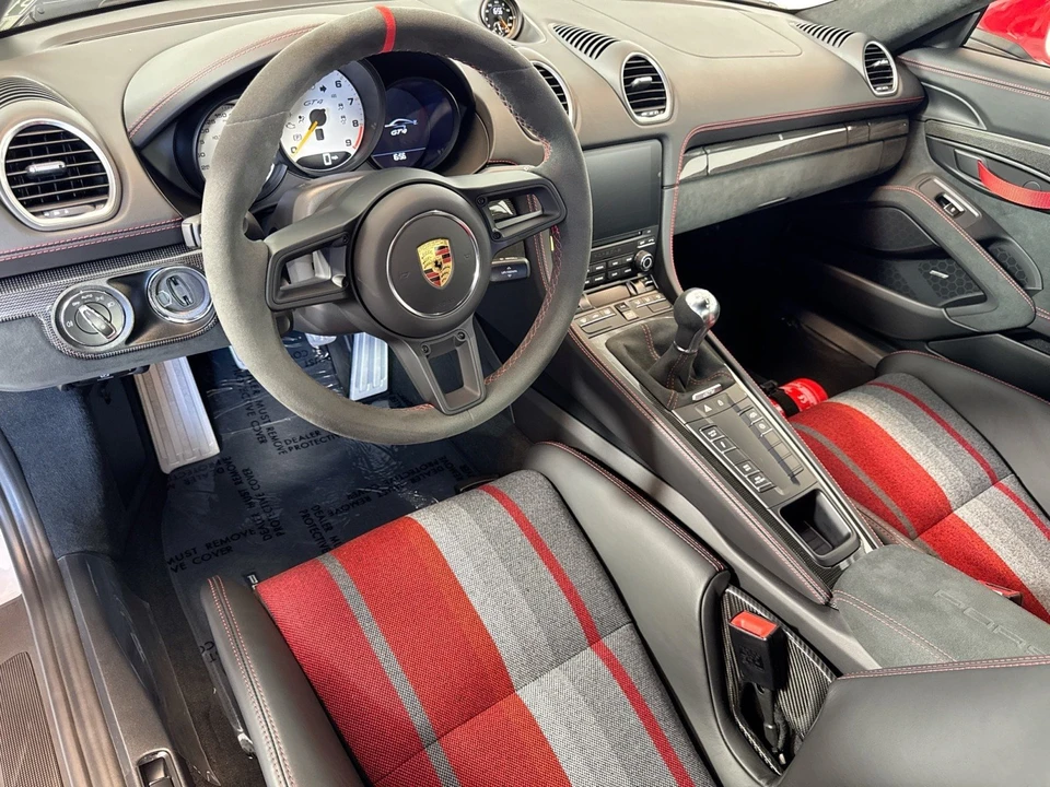 2022 Porsche 718 Cayman GT4 - Image 4 of 27