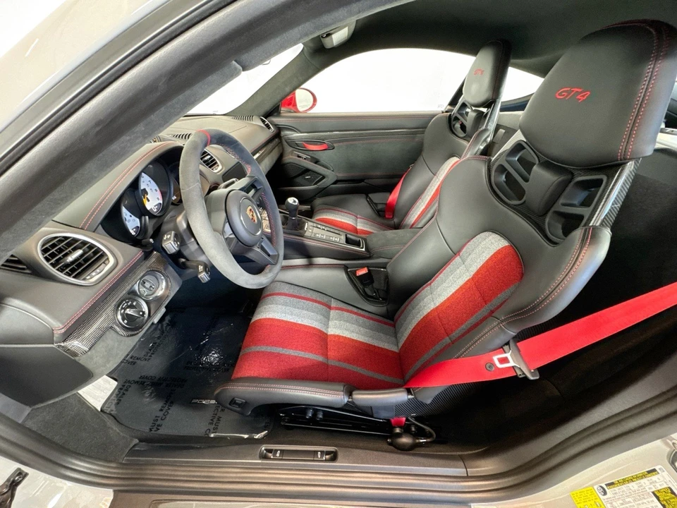 2022 Porsche 718 Cayman GT4 - Image 5 of 27