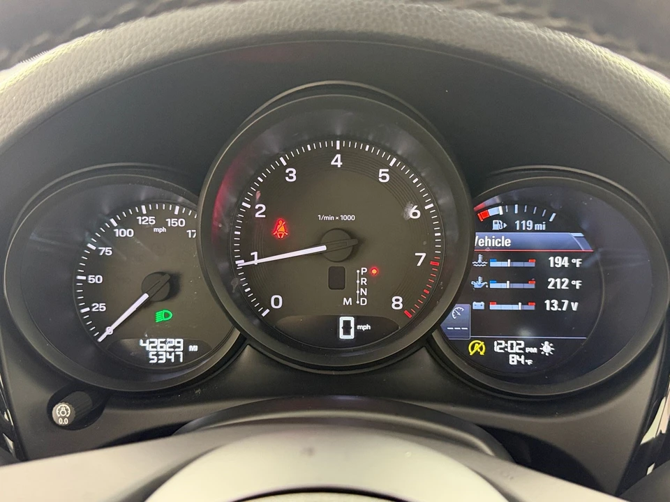 2022 Porsche Macan - Image 22 of 31