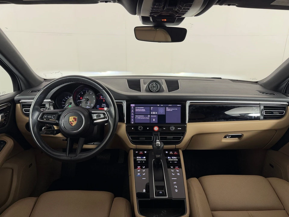 2022 Porsche Macan - Image 17 of 31