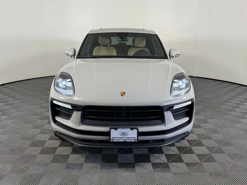 2022 Porsche Macan - Image 7 of 31