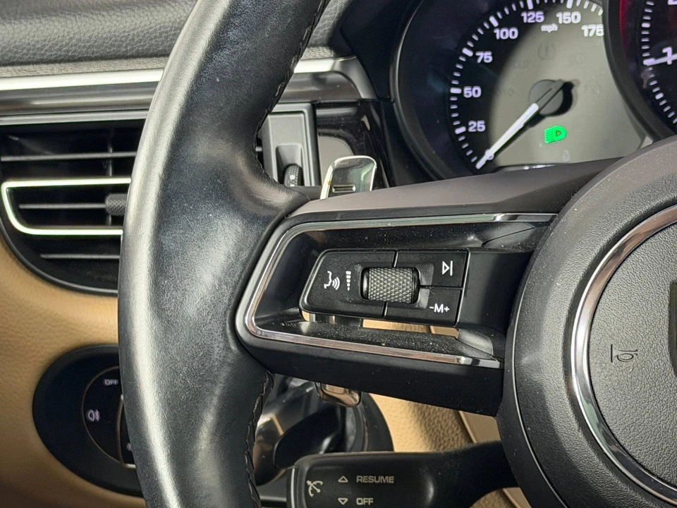 2022 Porsche Macan - Image 19 of 31