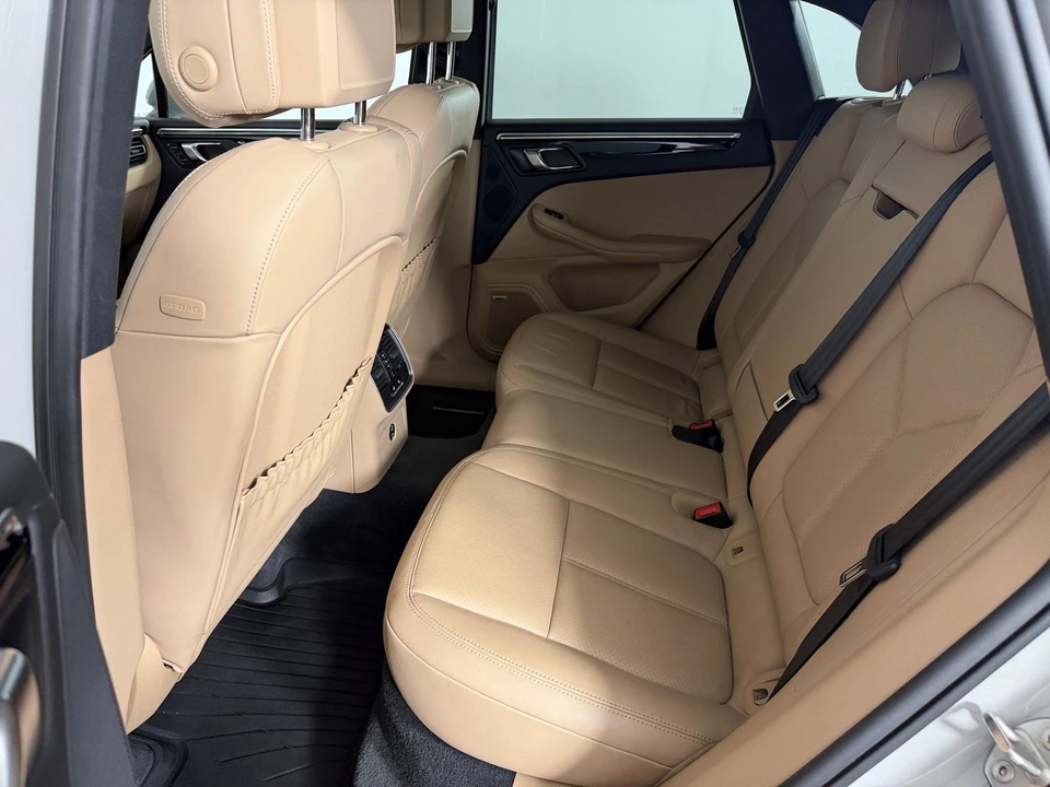 2022 Porsche Macan - Image 15 of 31