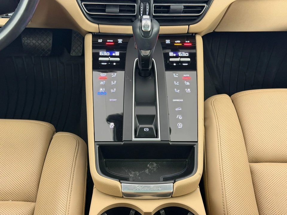 2022 Porsche Macan - Image 21 of 31