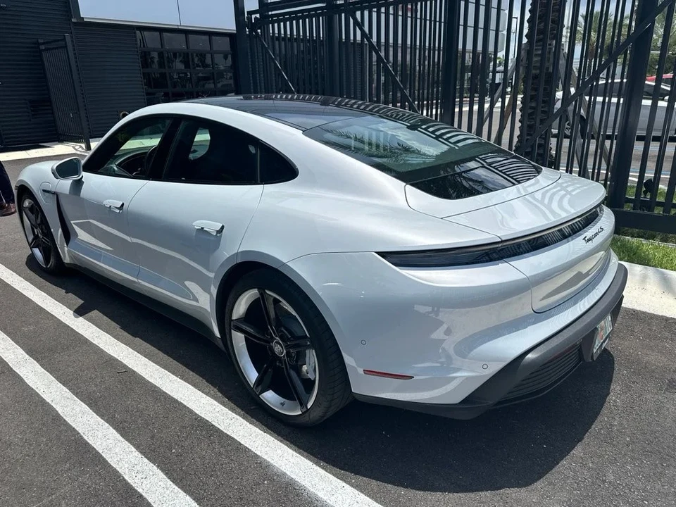 2022 Porsche Taycan 4S - Image 4 of 6