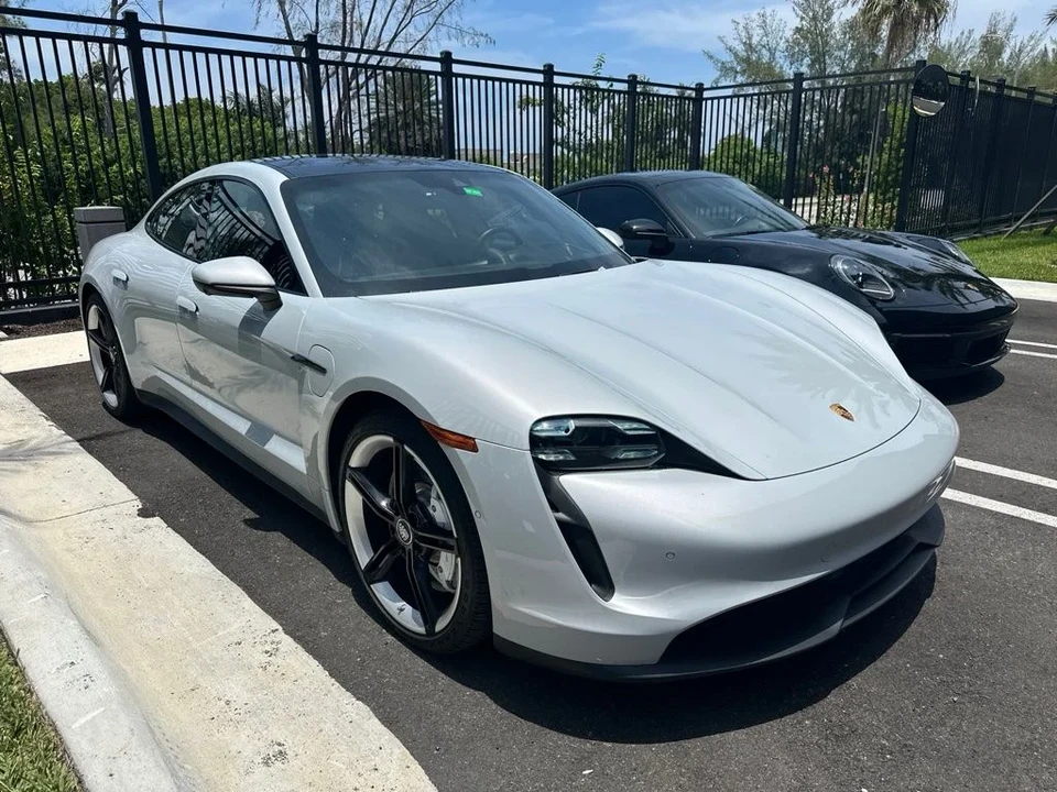 2022 Porsche Taycan 4S - Image 6 of 6