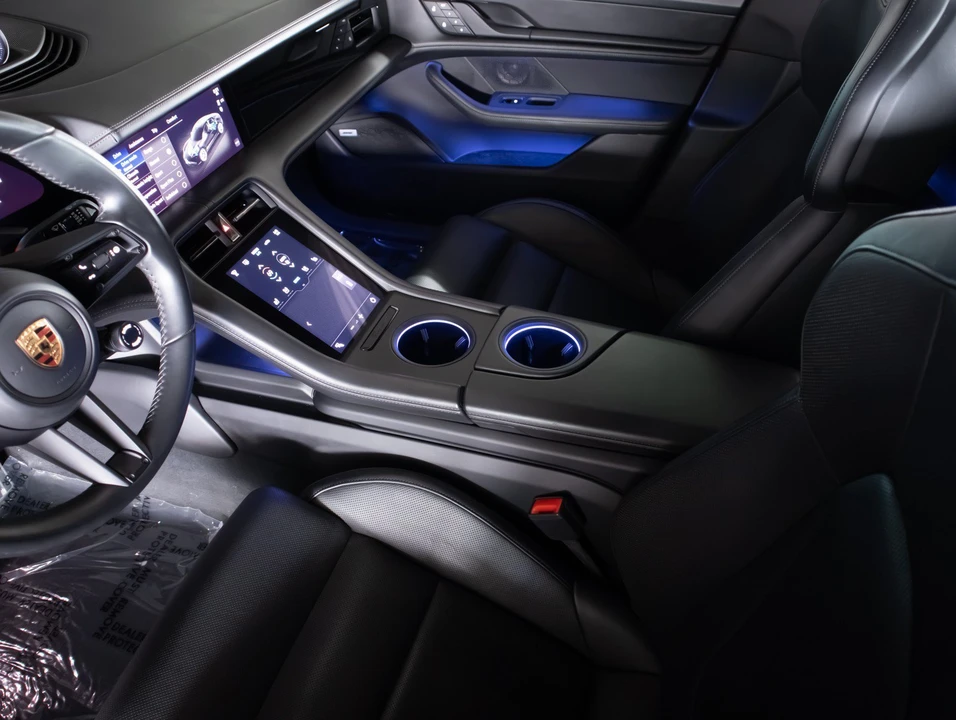 2022 Porsche Taycan GTS - Image 18 of 28