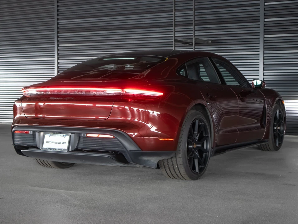 2022 Porsche Taycan GTS - Image 10 of 28