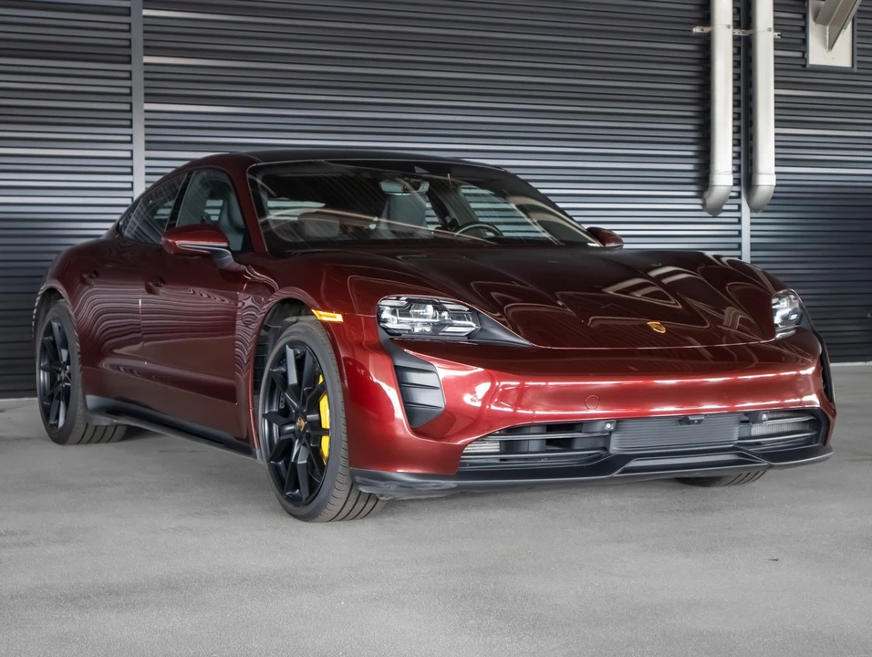 2022 Porsche Taycan GTS - Image 7 of 28
