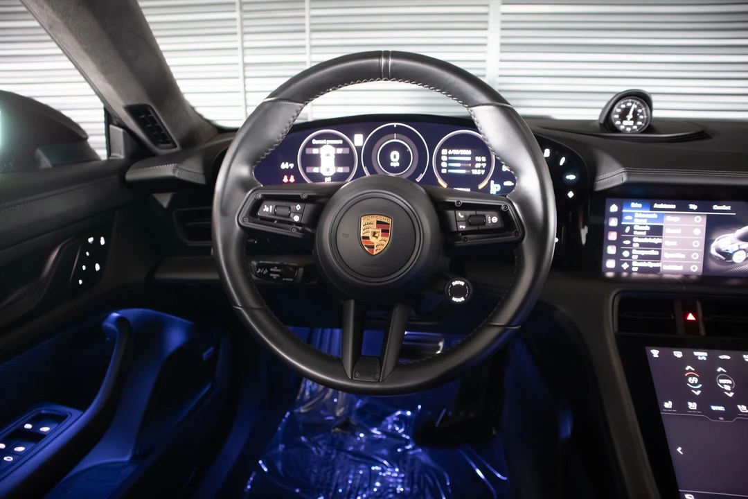 2022 Porsche Taycan GTS - Image 15 of 28