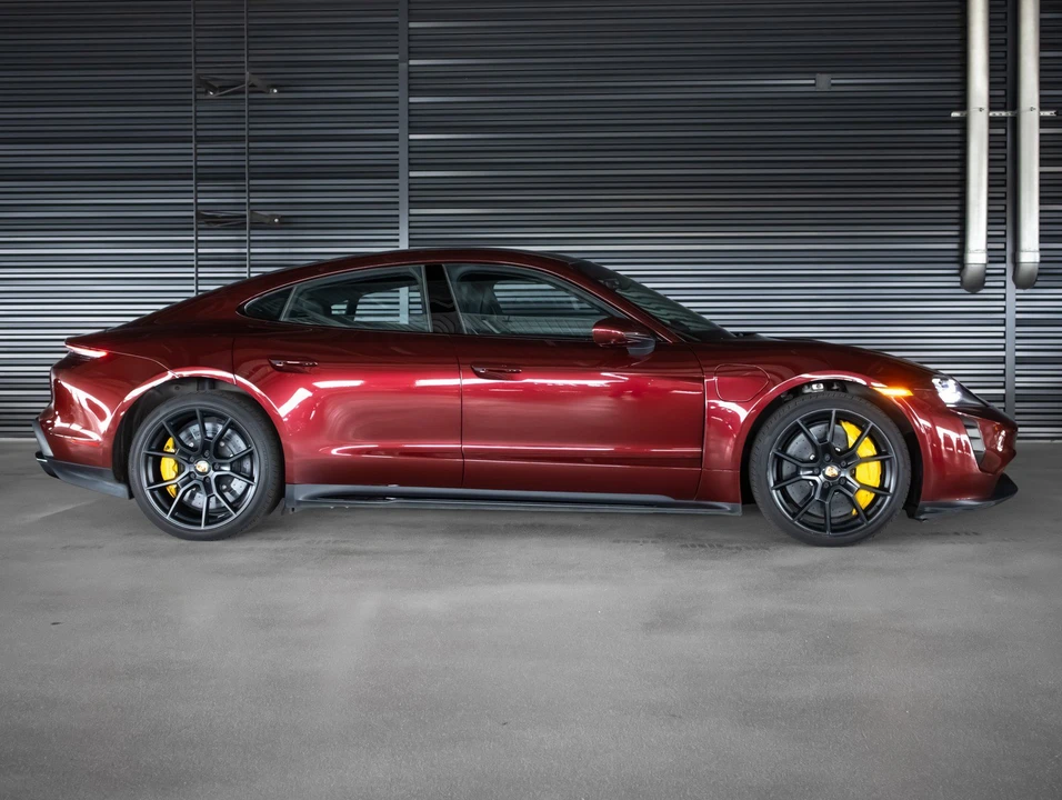 2022 Porsche Taycan GTS - Image 11 of 28