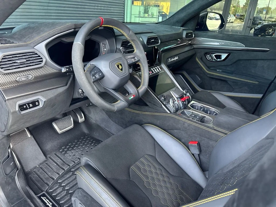 2023 Lamborghini Urus Performante - Image 5 of 8