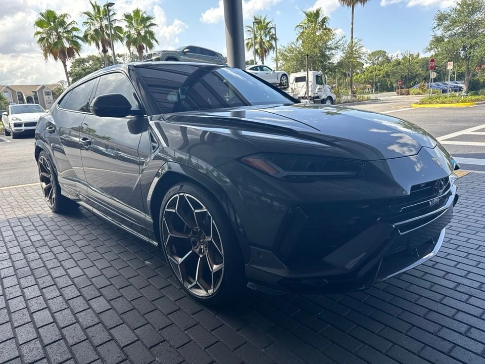 2023 Lamborghini Urus Performante - Image 2 of 8