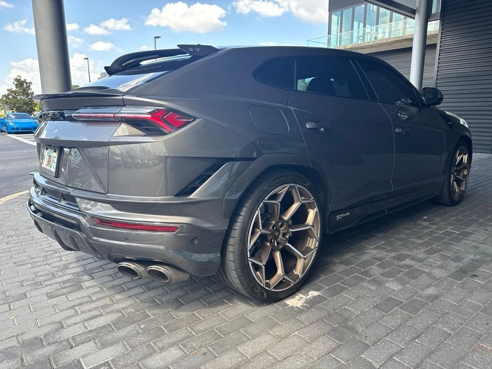 2023 Lamborghini Urus Performante - Image 3 of 8