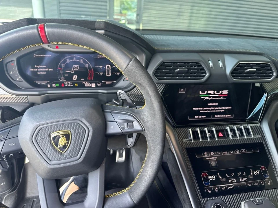 2023 Lamborghini Urus Performante - Image 7 of 8