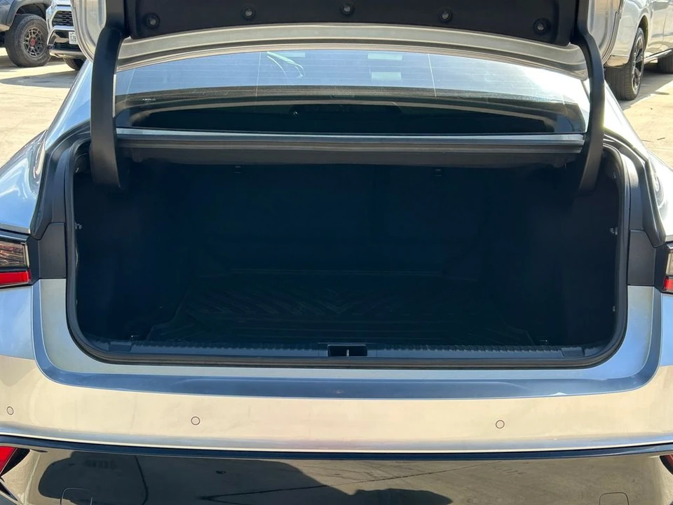 2023 Lexus IS 3rd Gen - Image 15 of 31