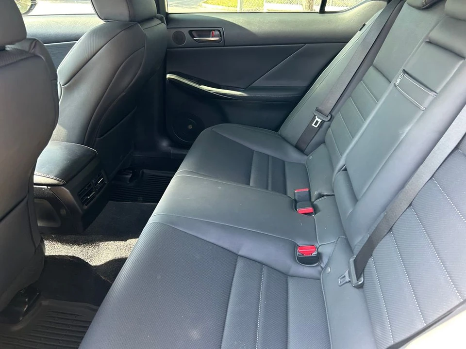 2023 Lexus IS 3rd Gen - Image 17 of 31