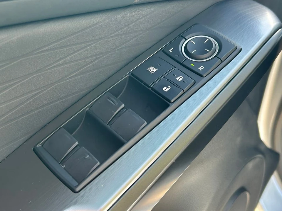 2023 Lexus IS 3rd Gen - Image 23 of 31