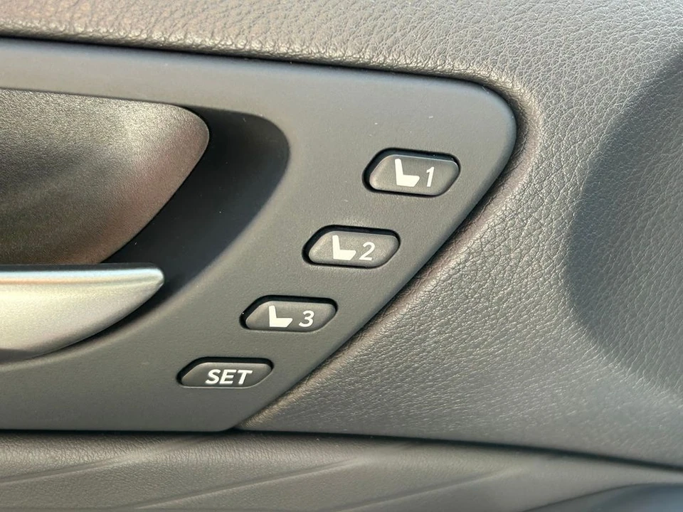 2023 Lexus IS 3rd Gen - Image 24 of 31