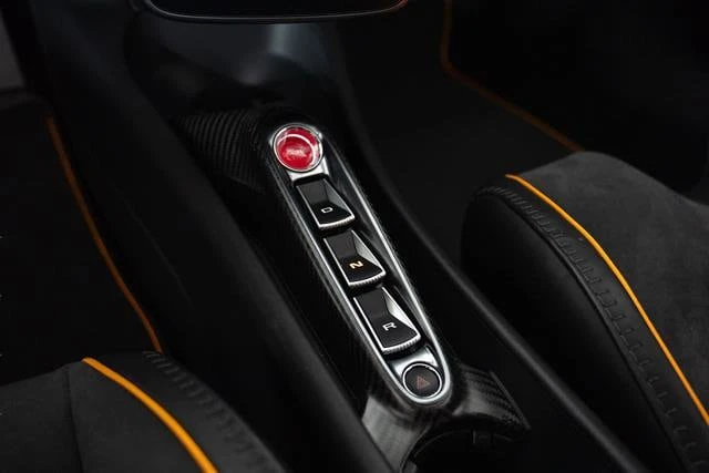 2023 McLaren Artura - Image 15 of 31