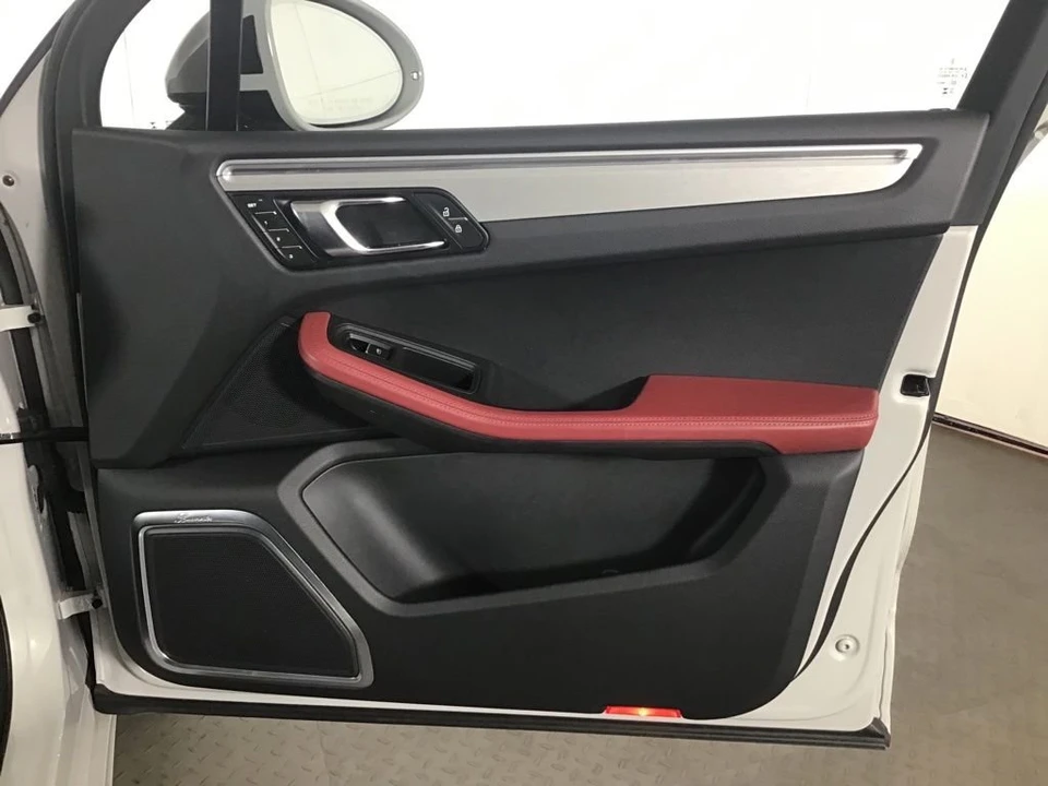 2023 Porsche Macan GTS - Image 19 of 31