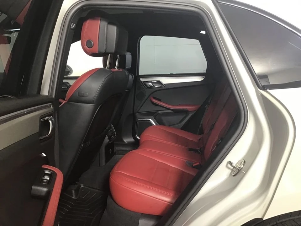 2023 Porsche Macan GTS - Image 26 of 31
