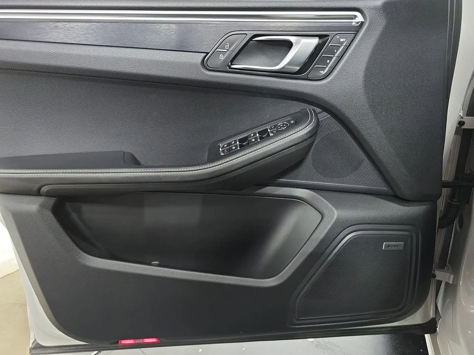 2023 Porsche Macan GTS - Image 22 of 30