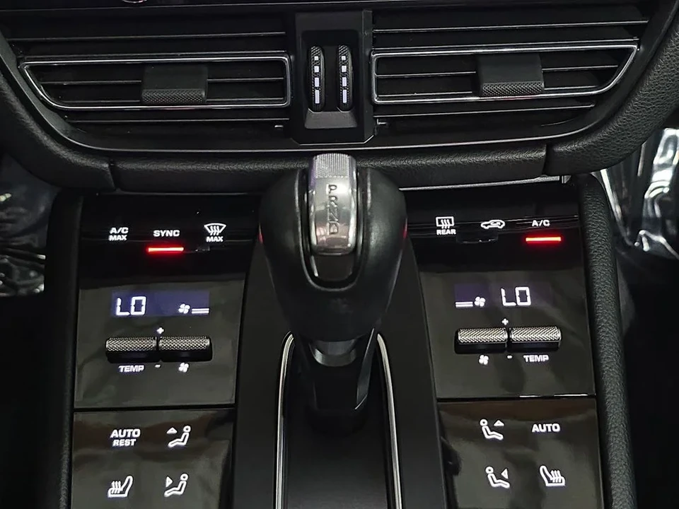 2023 Porsche Macan GTS - Image 19 of 30