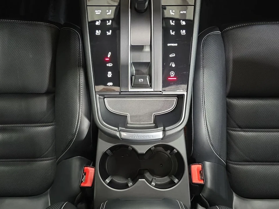 2023 Porsche Macan GTS - Image 20 of 30