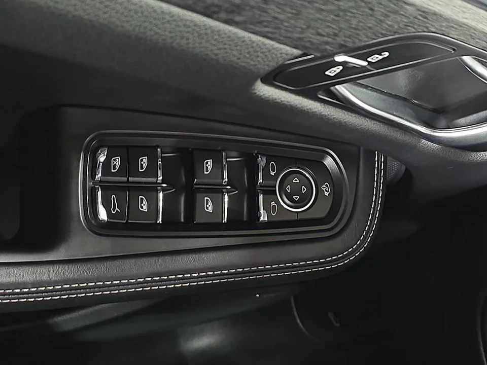 2023 Porsche Macan GTS - Image 21 of 30