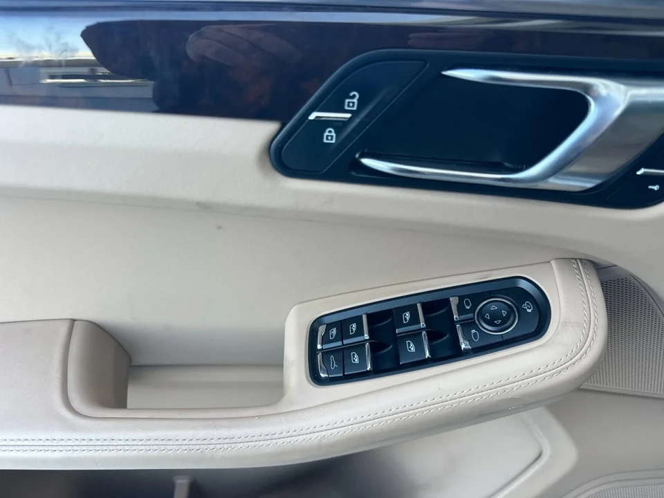 2023 Porsche Macan S - Image 12 of 29