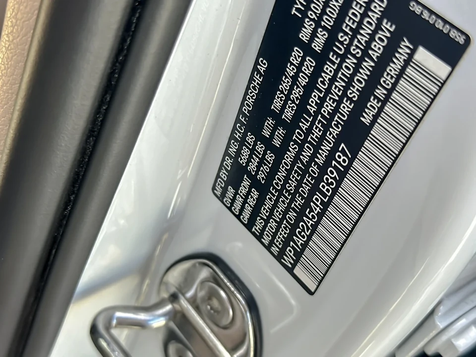 2023 Porsche Macan S - Image 28 of 29