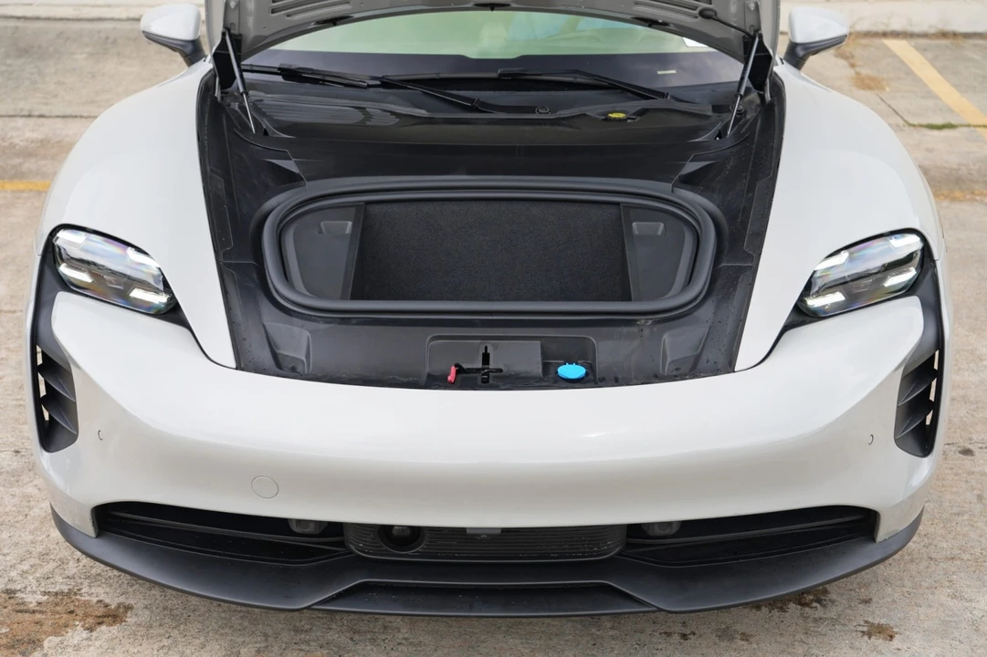 2023 Porsche Taycan GTS - Image 8 of 31
