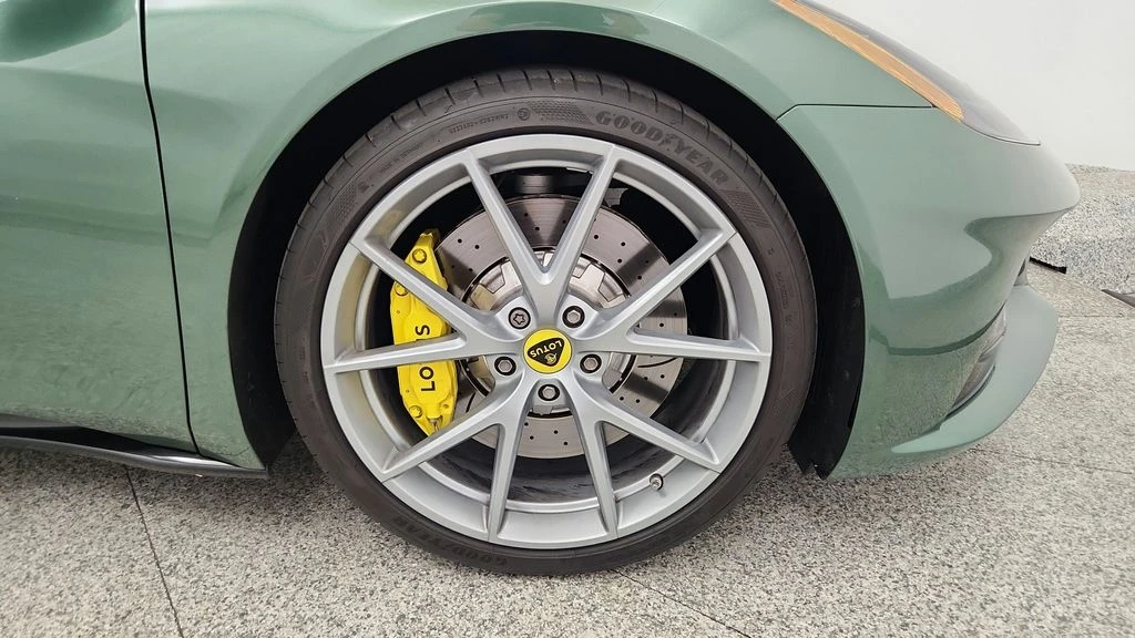 2024 Lotus Emira - Image 25 of 31