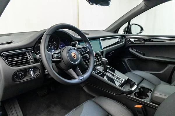 2024 Porsche Macan - Image 10 of 11