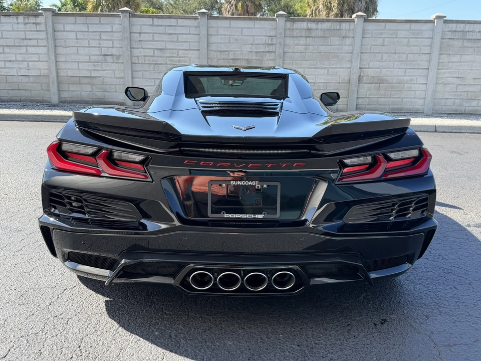 2025 Chevrolet Corvette C8 Z06 - Image 11 of 31