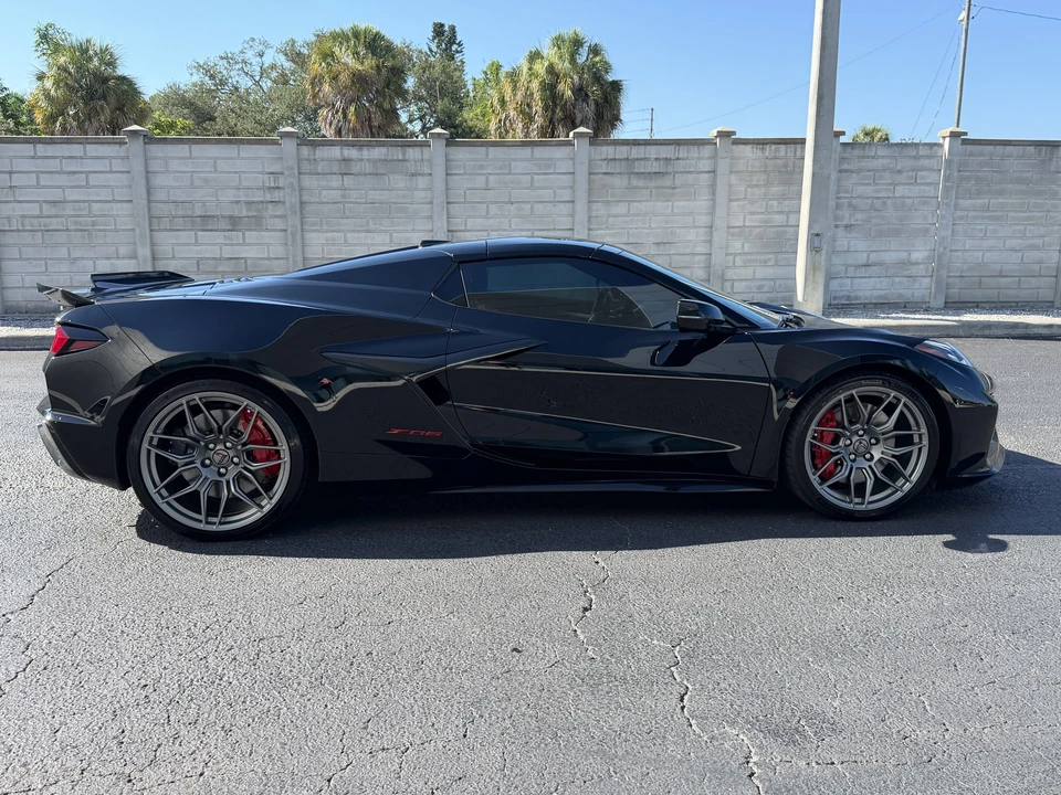 2025 Chevrolet Corvette C8 Z06 - Image 7 of 31