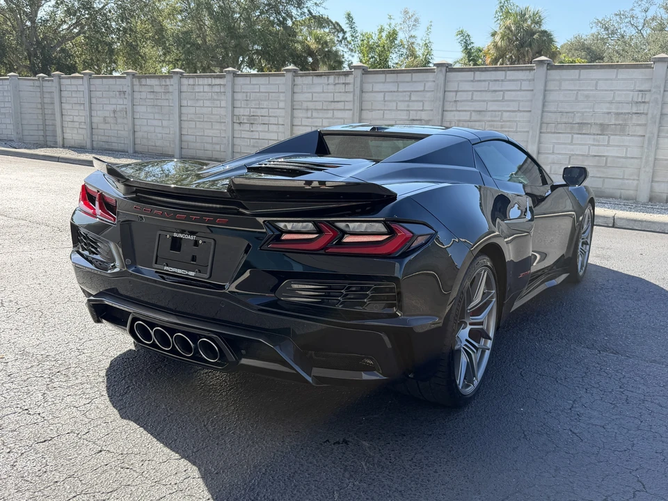 2025 Chevrolet Corvette C8 Z06 - Image 6 of 31