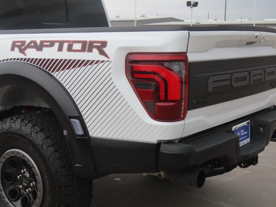 2025 Ford F-150 Raptor 14th Gen - Image 15 of 31