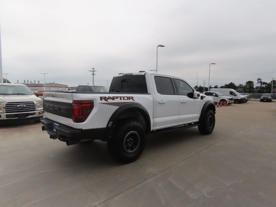 2025 Ford F-150 Raptor 14th Gen - Image 11 of 31