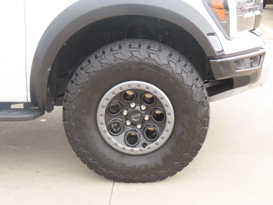 2025 Ford F-150 Raptor 14th Gen - Image 9 of 31