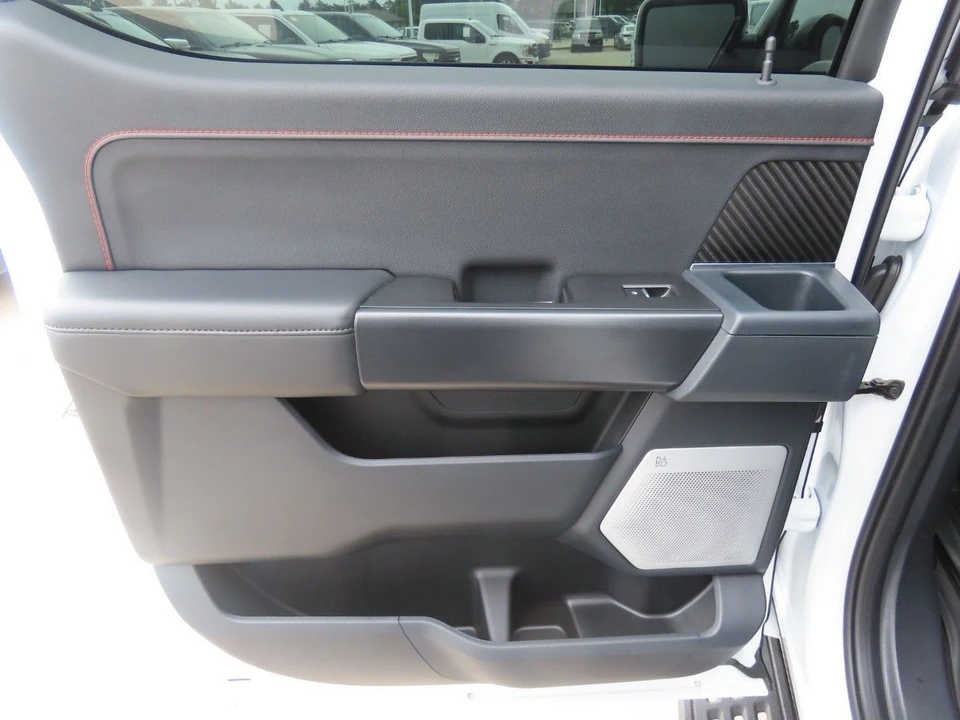 2025 Ford F-150 Raptor 14th Gen - Image 19 of 31