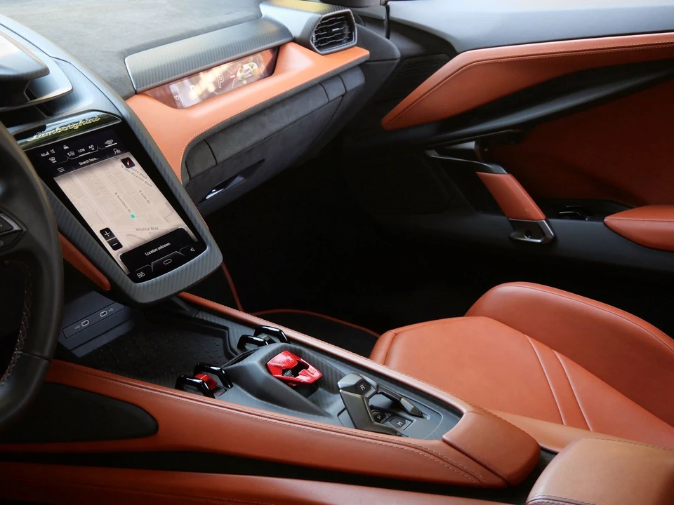 2025 Lamborghini Revuelto - Image 12 of 31