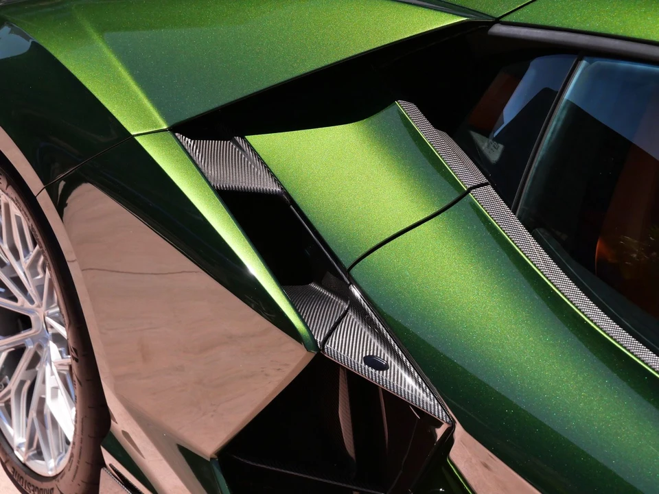 2025 Lamborghini Revuelto - Image 22 of 31
