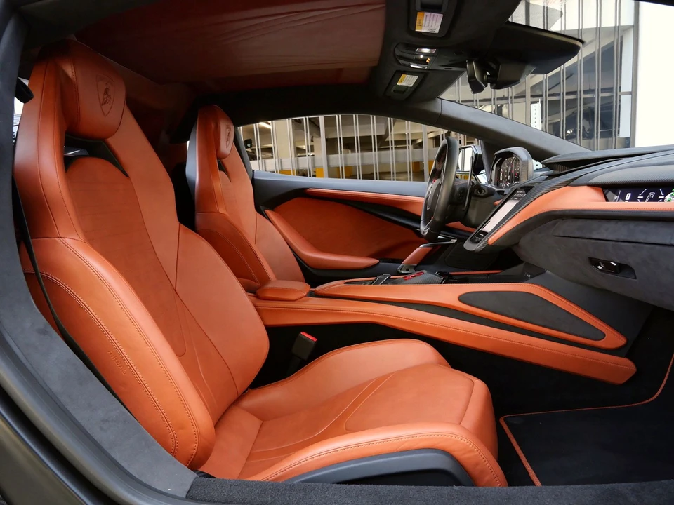 2025 Lamborghini Revuelto - Image 8 of 31